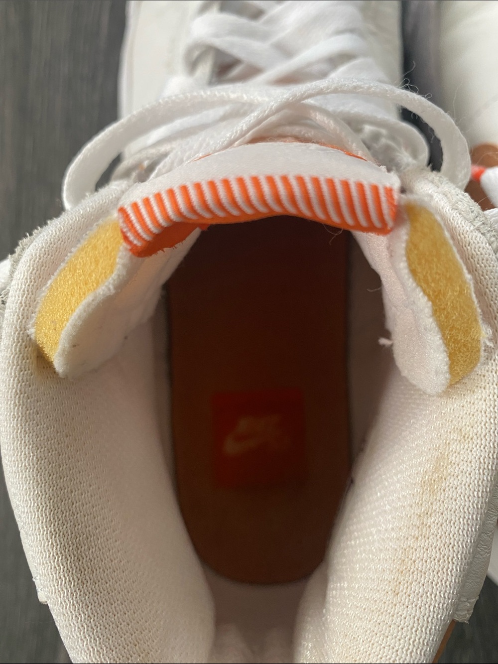 Nike Mens Mid-Top Sneakers. (Or Women) - Picture 9 of 16